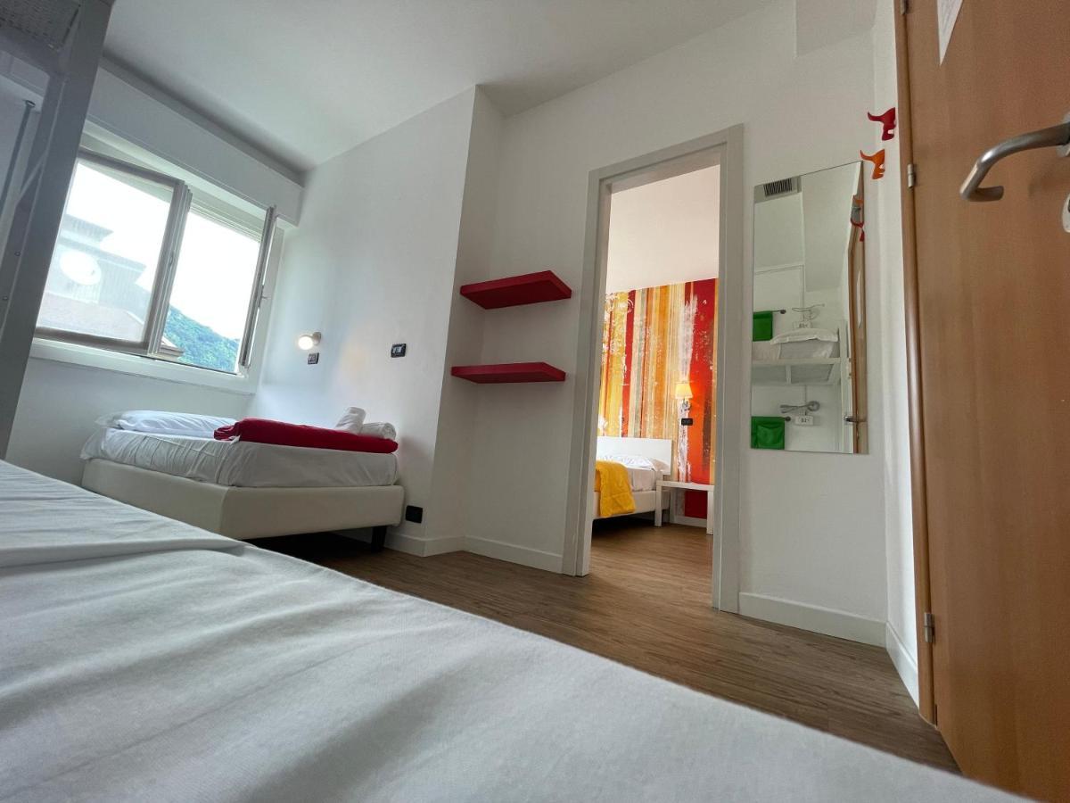 Lake Garda Hostel Salo Ngoại thất bức ảnh