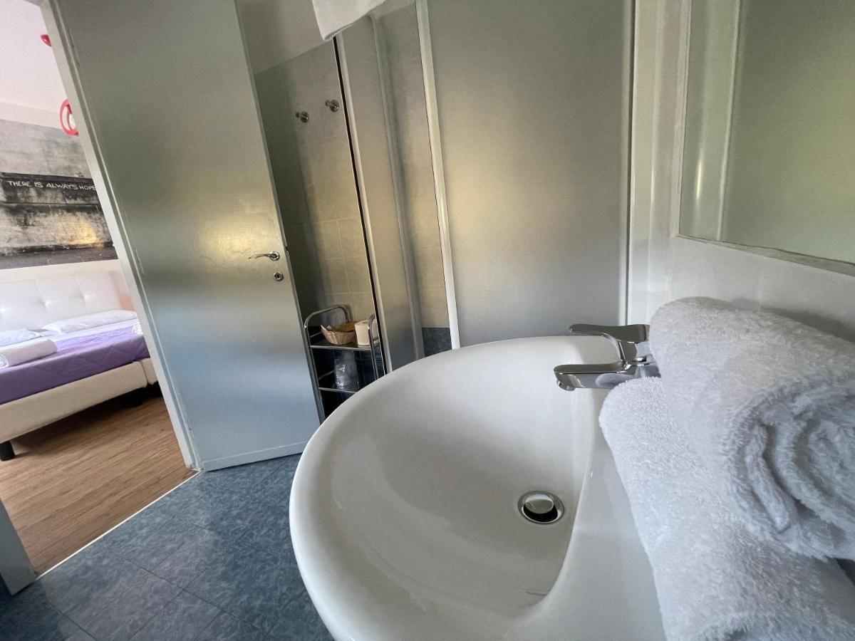 Lake Garda Hostel Salo Ngoại thất bức ảnh