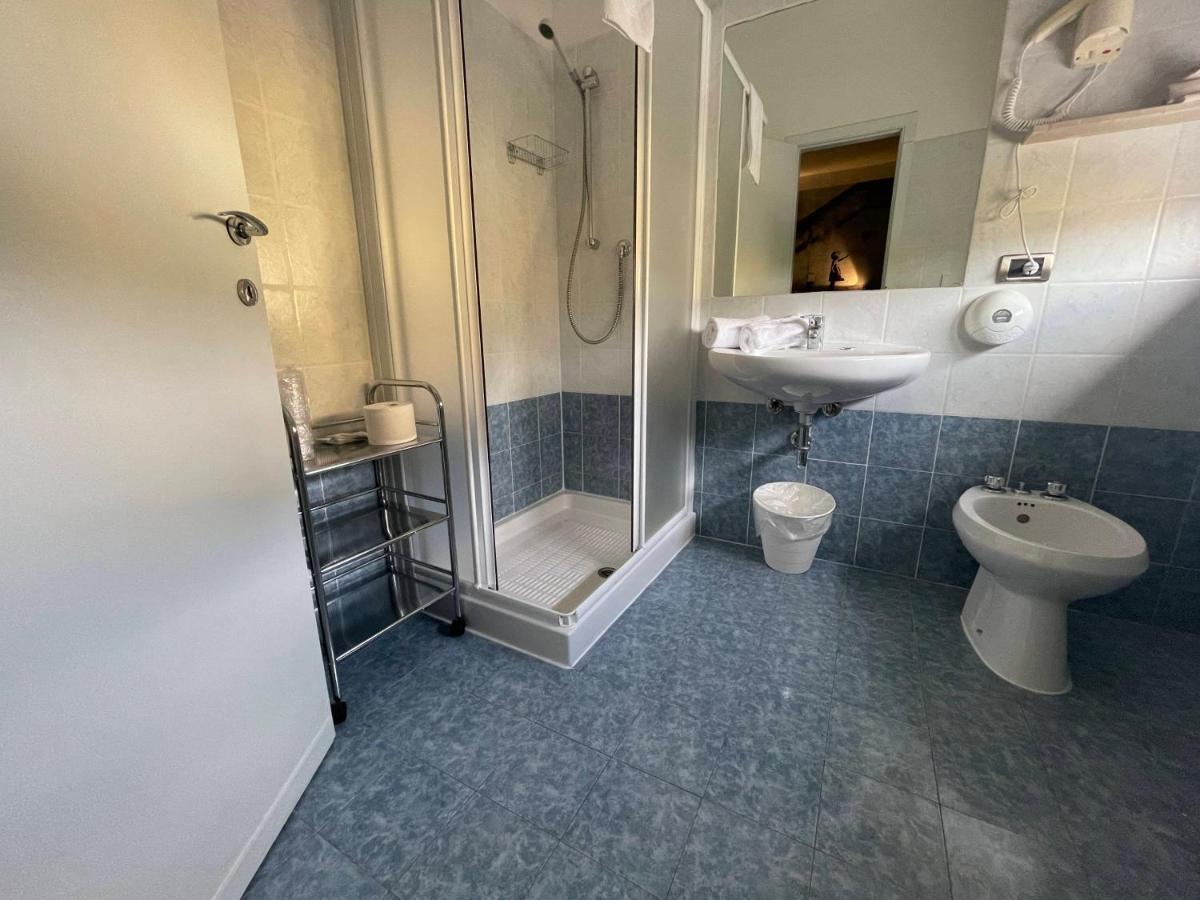 Lake Garda Hostel Salo Ngoại thất bức ảnh