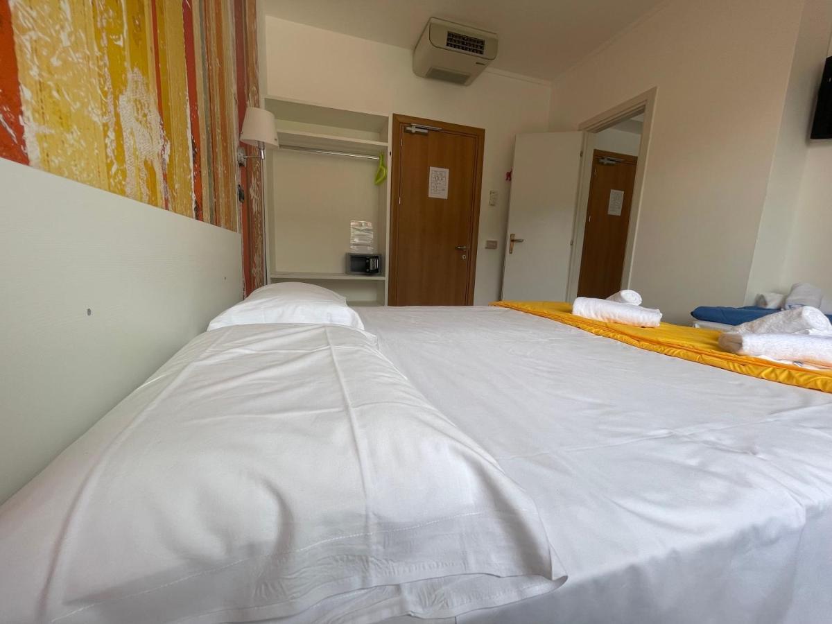 Lake Garda Hostel Salo Ngoại thất bức ảnh