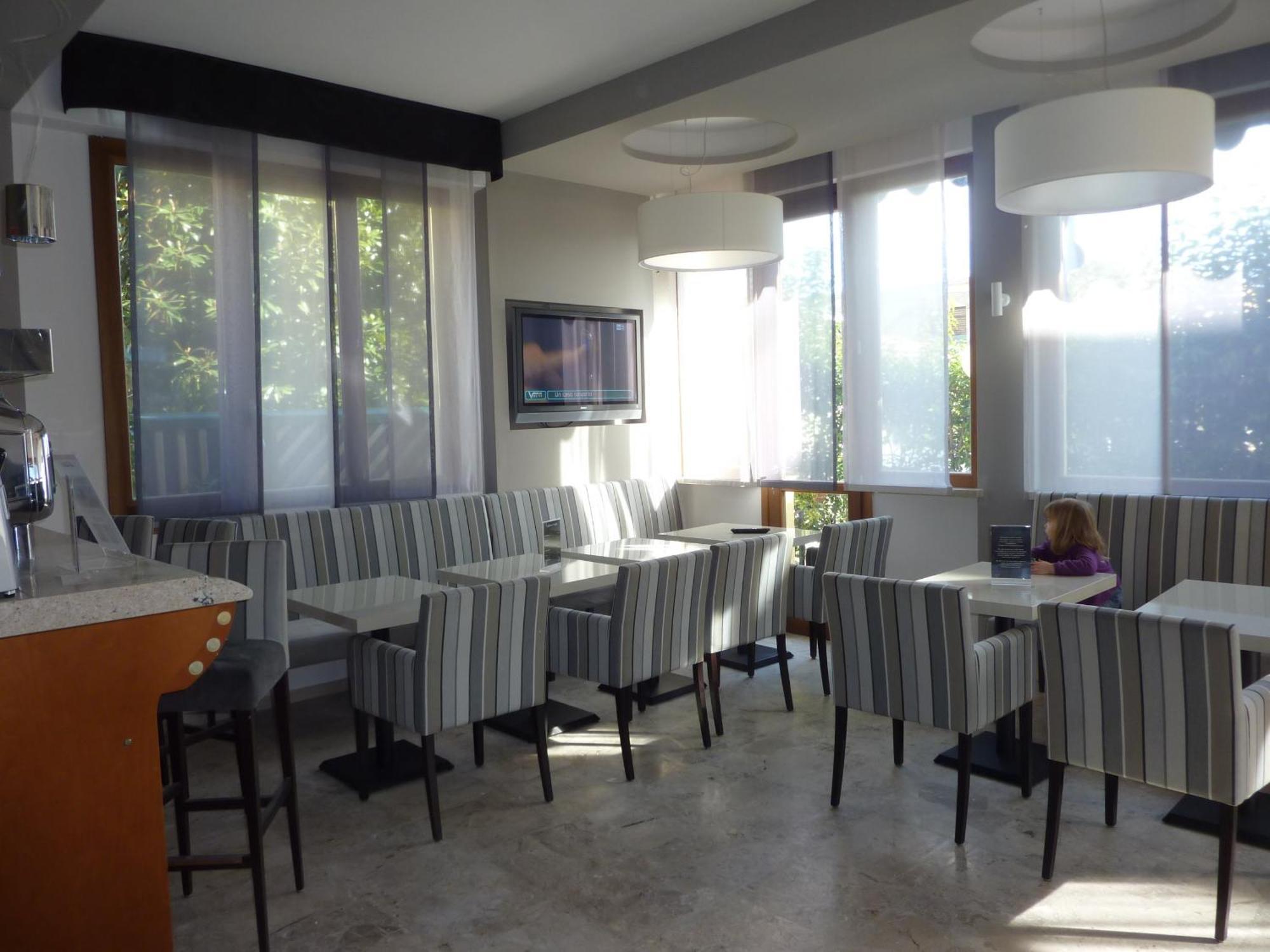 Lake Garda Hostel Salo Ngoại thất bức ảnh