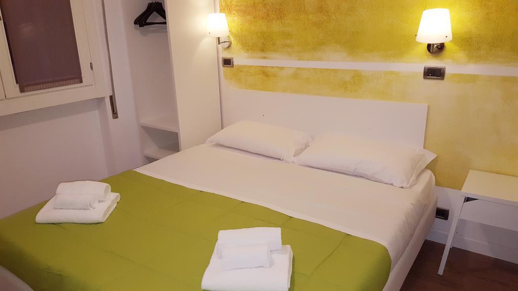 Lake Garda Hostel Salo Ngoại thất bức ảnh