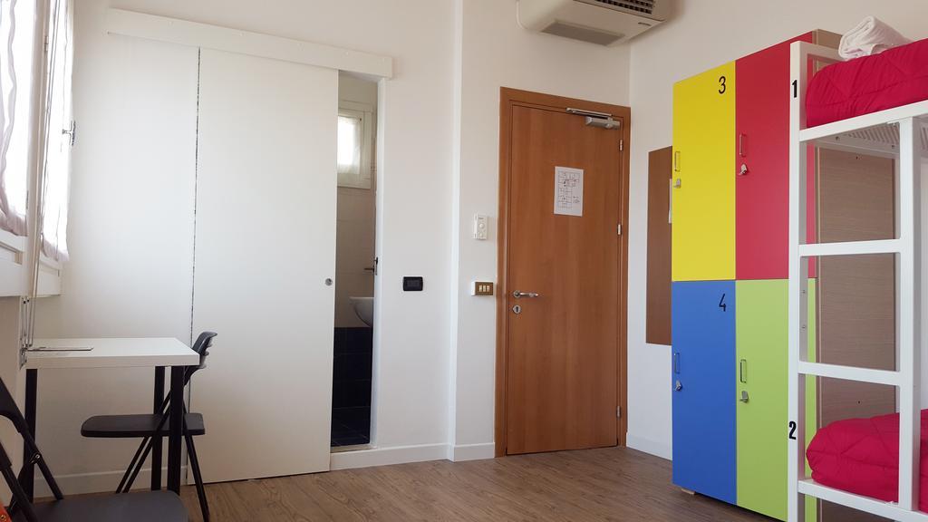 Lake Garda Hostel Salo Ngoại thất bức ảnh