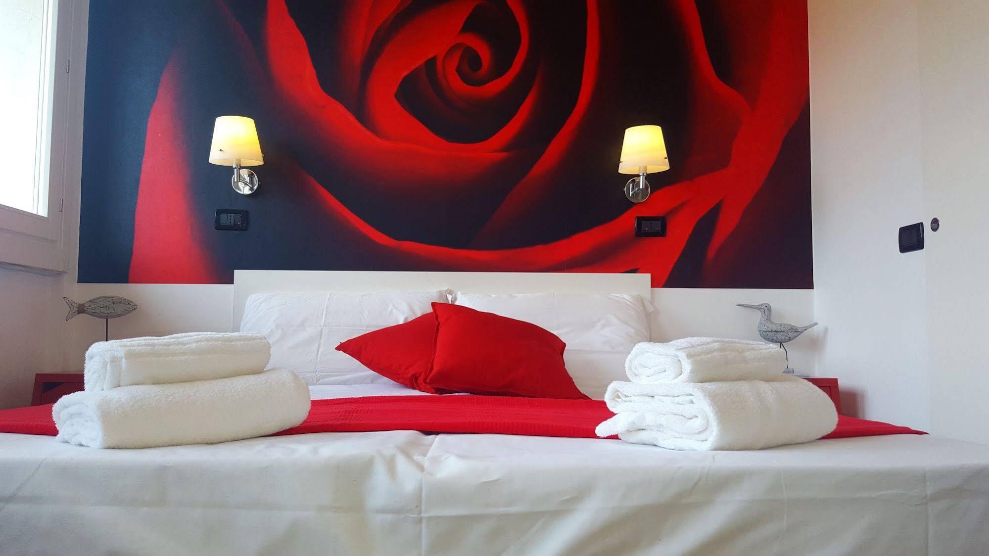 Lake Garda Hostel Salo Ngoại thất bức ảnh