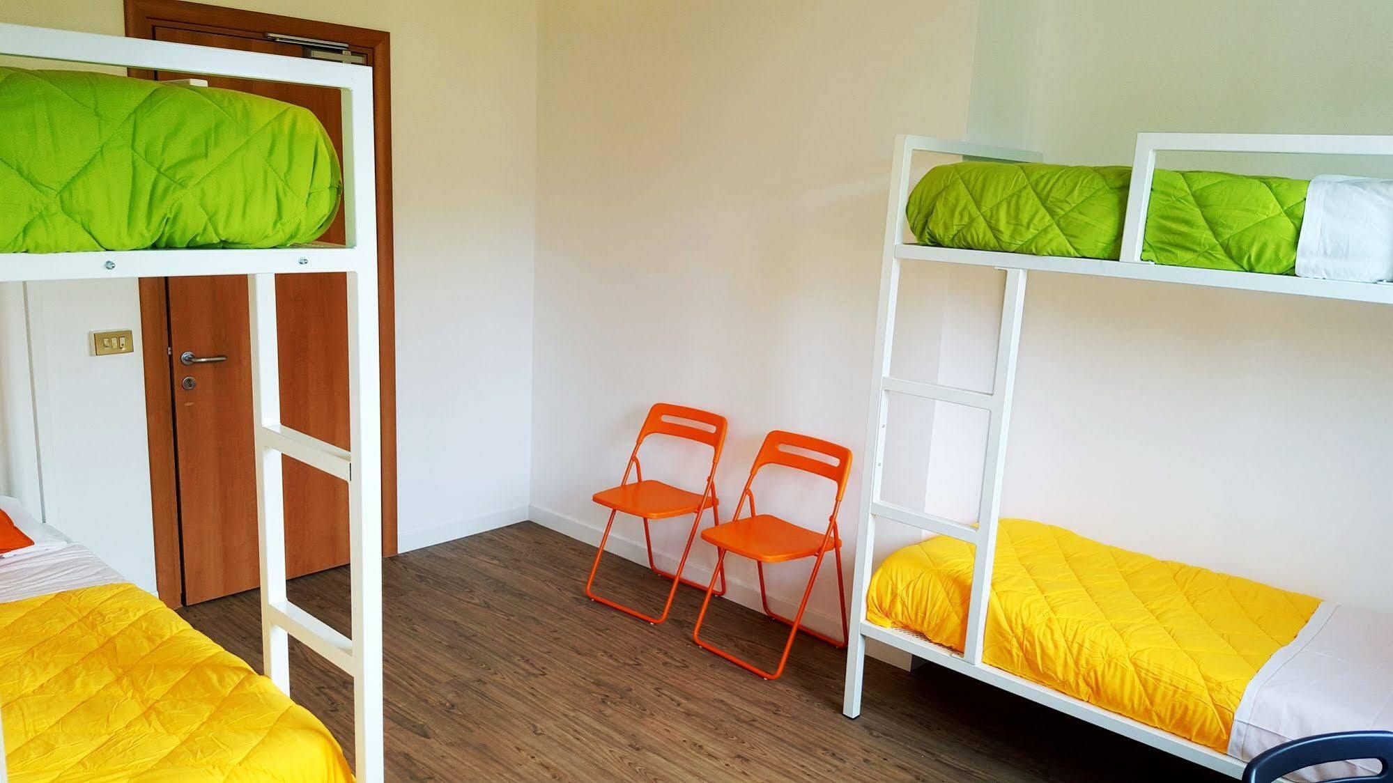 Lake Garda Hostel Salo Ngoại thất bức ảnh