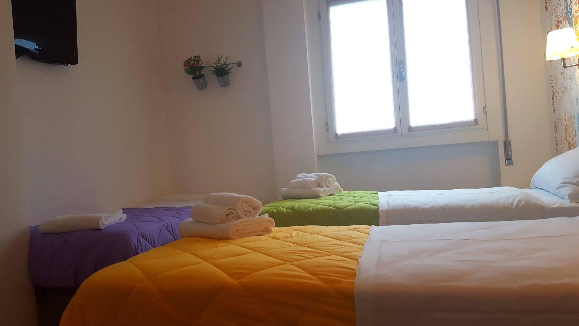 Lake Garda Hostel Salo Ngoại thất bức ảnh