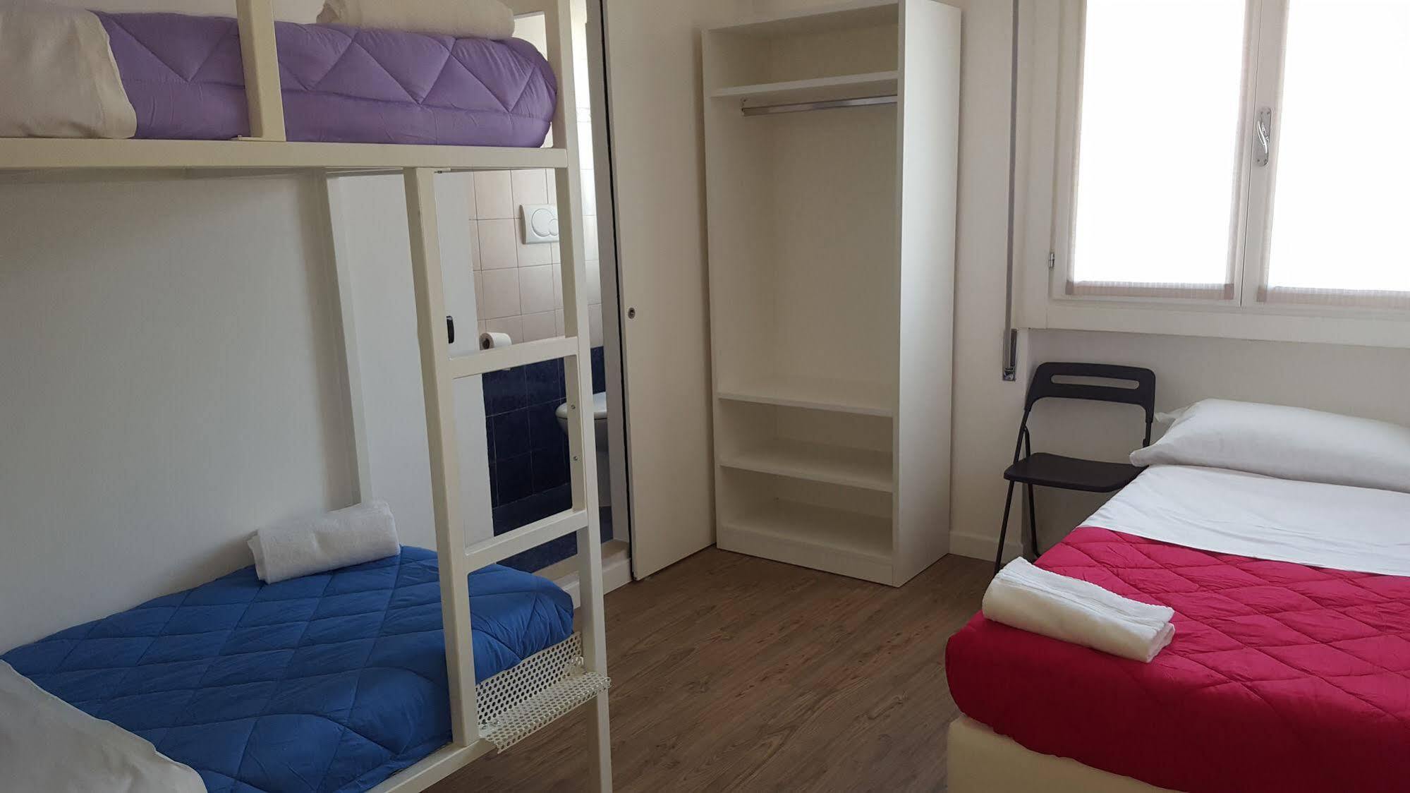 Lake Garda Hostel Salo Ngoại thất bức ảnh