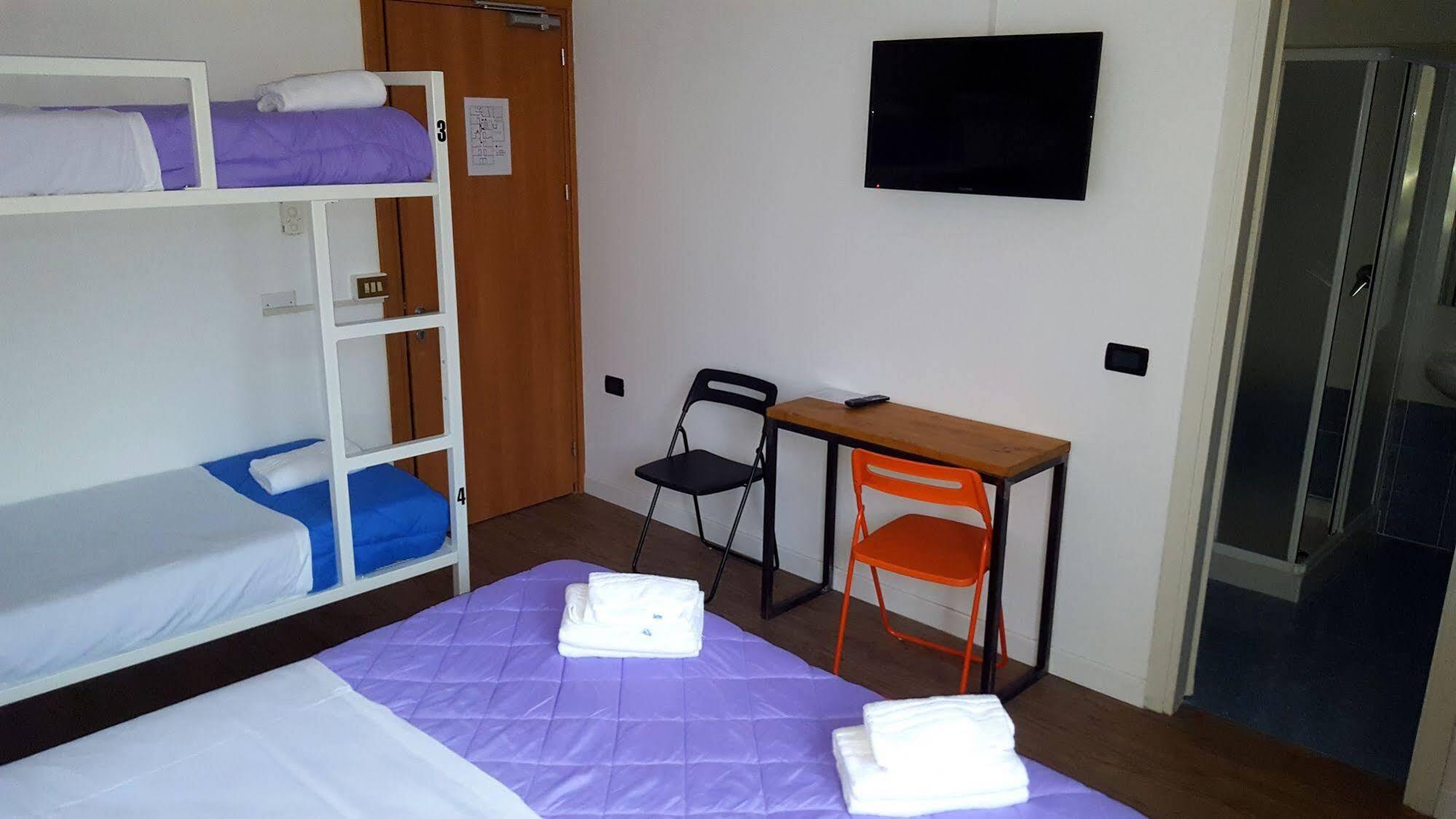 Lake Garda Hostel Salo Ngoại thất bức ảnh